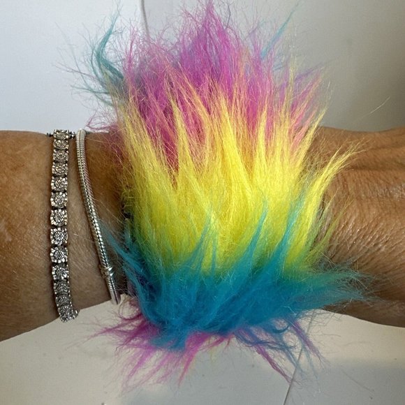 Troll Fur Snap Bracelet Hasbro 2018 Multi Colors 12” - Picture 12 of 15
